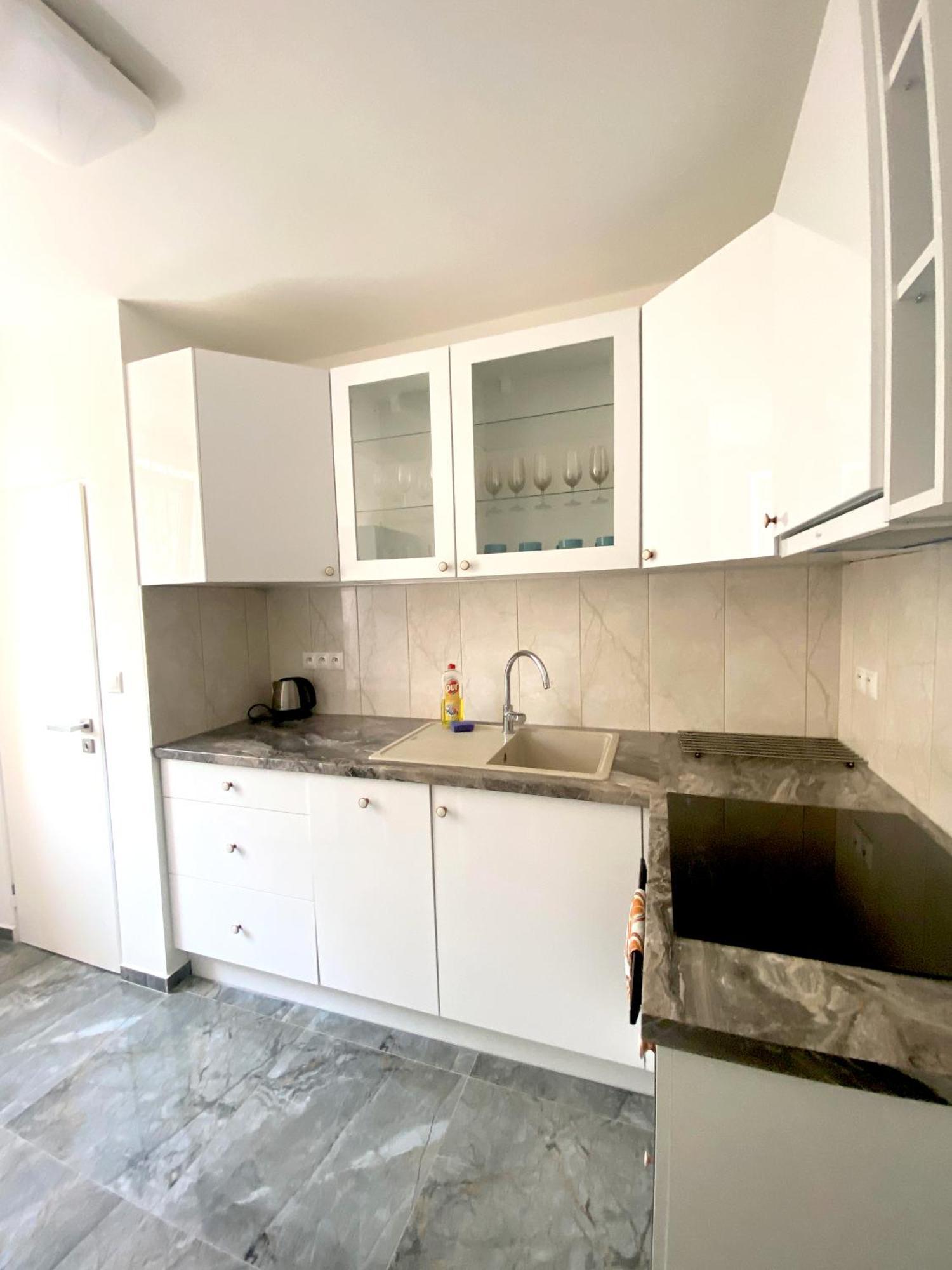 New Colorful Apartment With Big Balcony Bratislava Eksteriør bilde